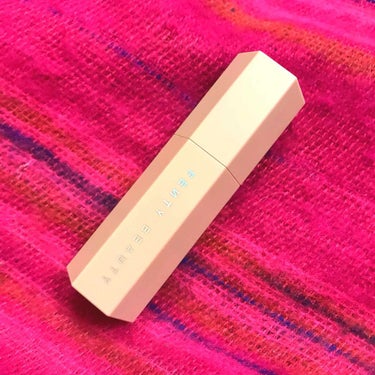 Fenty Beauty by Rihanna 
Match Stix 
Chili Mango

ハイライター

☆つけ心地
細かなラメが入っていて、つけるとほんのり輝く感じ。形状上、そのまま肌に乗せ