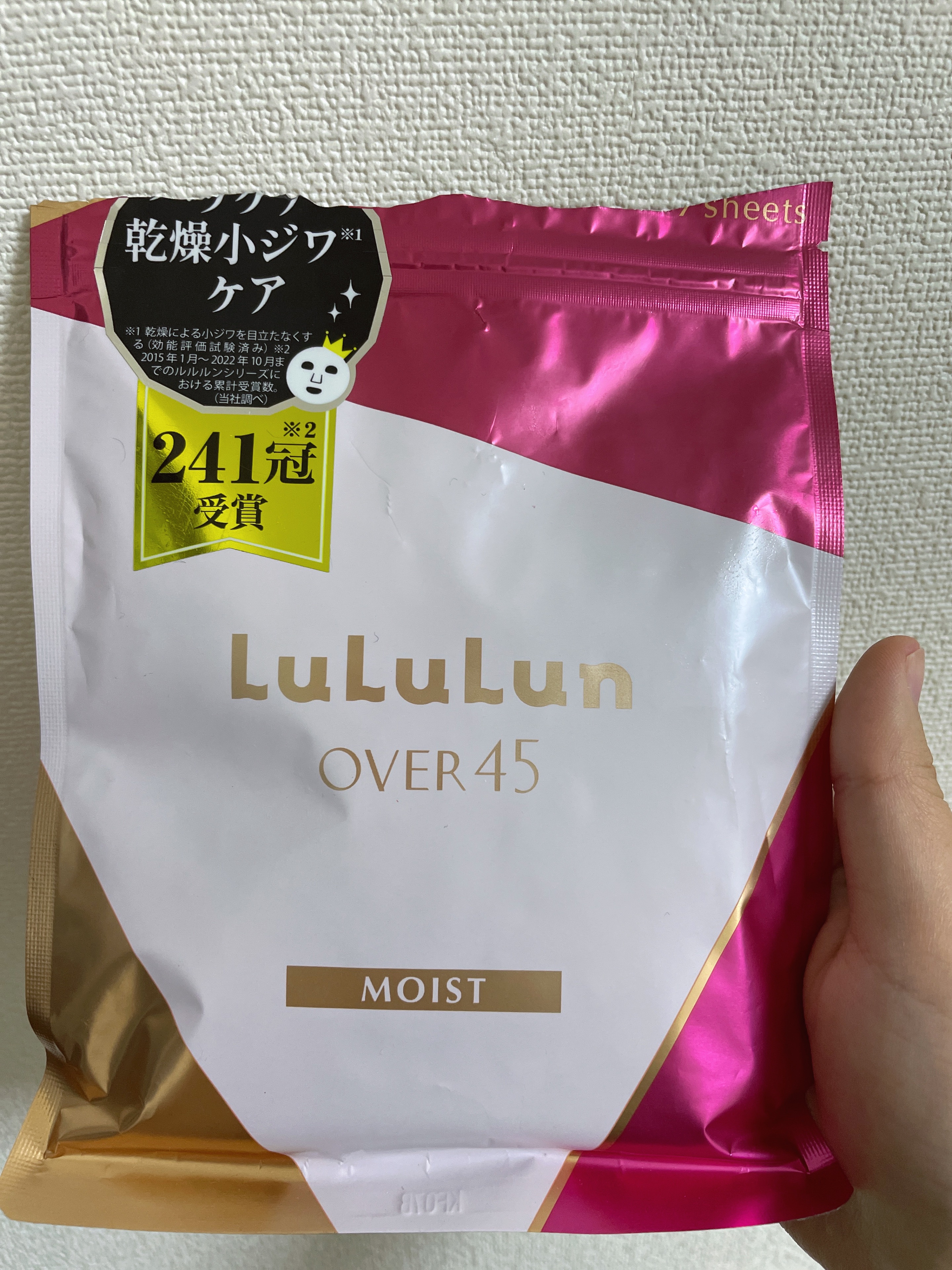 こんばんは＼(^▽^)／！あやです！！本日ご紹介するのは皆さんも知っているルルルンのパックです😍久しぶりに使って良かったのでご紹介します♡
✼••┈┈••✼••┈┈••✼••┈┈••✼••┈┈••✼
ルルルンOVER45 カメリアピンクモ