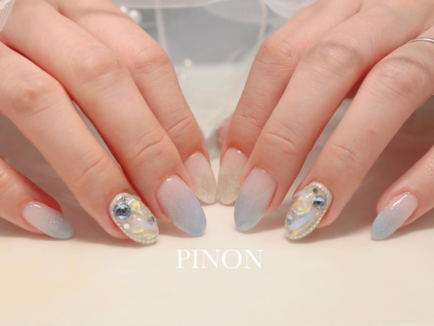 #キラキラネイル,#氷ストーンネイル,#チェーンネイル,#グレーブルーネイルのネイルデザイン