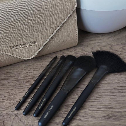 アン アーティスツ ギフト ブラシ コレクション /ローラ メルシエ/メイクアップキットを使ったクチコミ(4枚目)