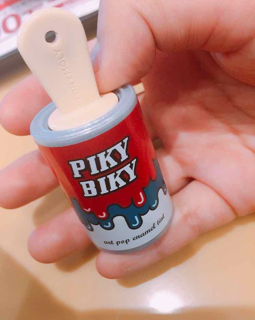 ピキビキ アートポップ エナメル ティント/TONYMOLY/リップティントを使ったクチコミ（3枚目）