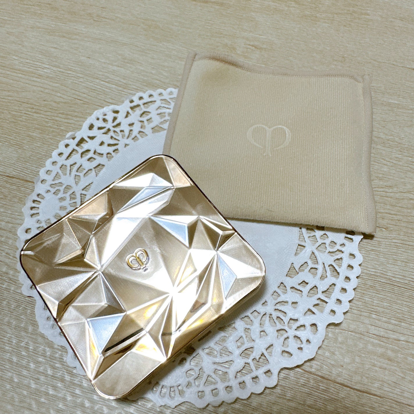 ル・レオスールデクラ /クレ・ド・ポー ボーテ/パウダーハイライトを使ったクチコミ(2枚目)