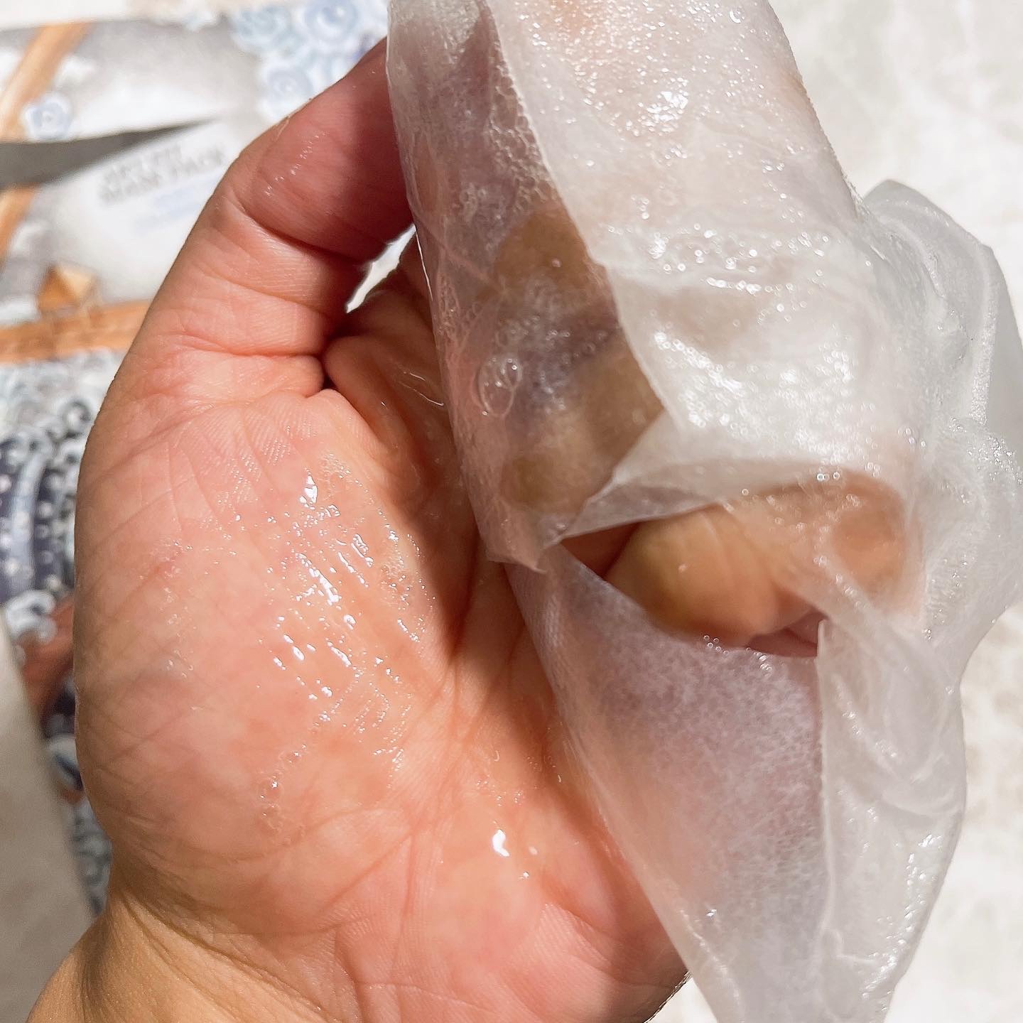 FIT YOUR SKIN マスクパック Moisture Calming のクチコミ「🌊 

アートフィットマスクパック

たっぷり美容液が入ってて
かなり薄手のシートは20分貼っ.....」（3枚目）