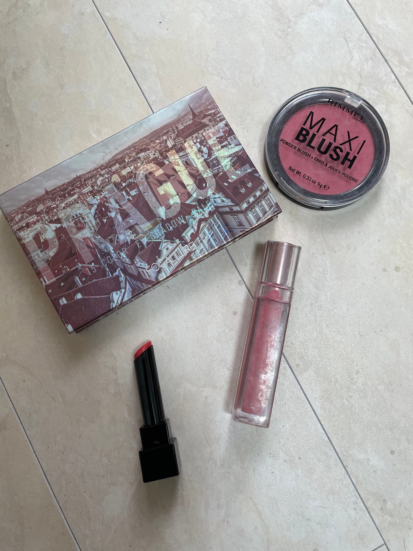 くーちゃん∩^ω^∩ on LIPS 「最近使っているコスメ用品❣️アイシャドウパレットプラハFoca..」(1枚目)