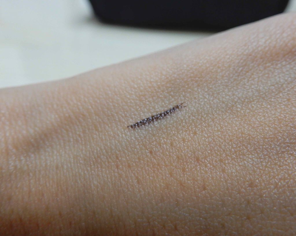 モテライナー リキッド/UZU BY FLOWFUSHI/リキッドアイライナーを使ったクチコミ（2枚目）