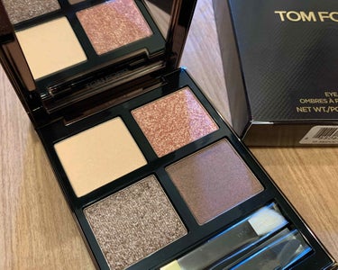 アイ カラー クォード 12 セダクティブ ローズ/TOM FORD BEAUTY/アイシャドウパレットを使ったクチコミ（1枚目）