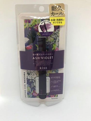 こんにちは🍎今回はkissラスティング カールマスカラ　52 ASH VIOLET アッシュヴァイオレットです。

色に一目惚れして買いました🥳
青みよりの紫です。こういう色味のマスカラってあまり少ない