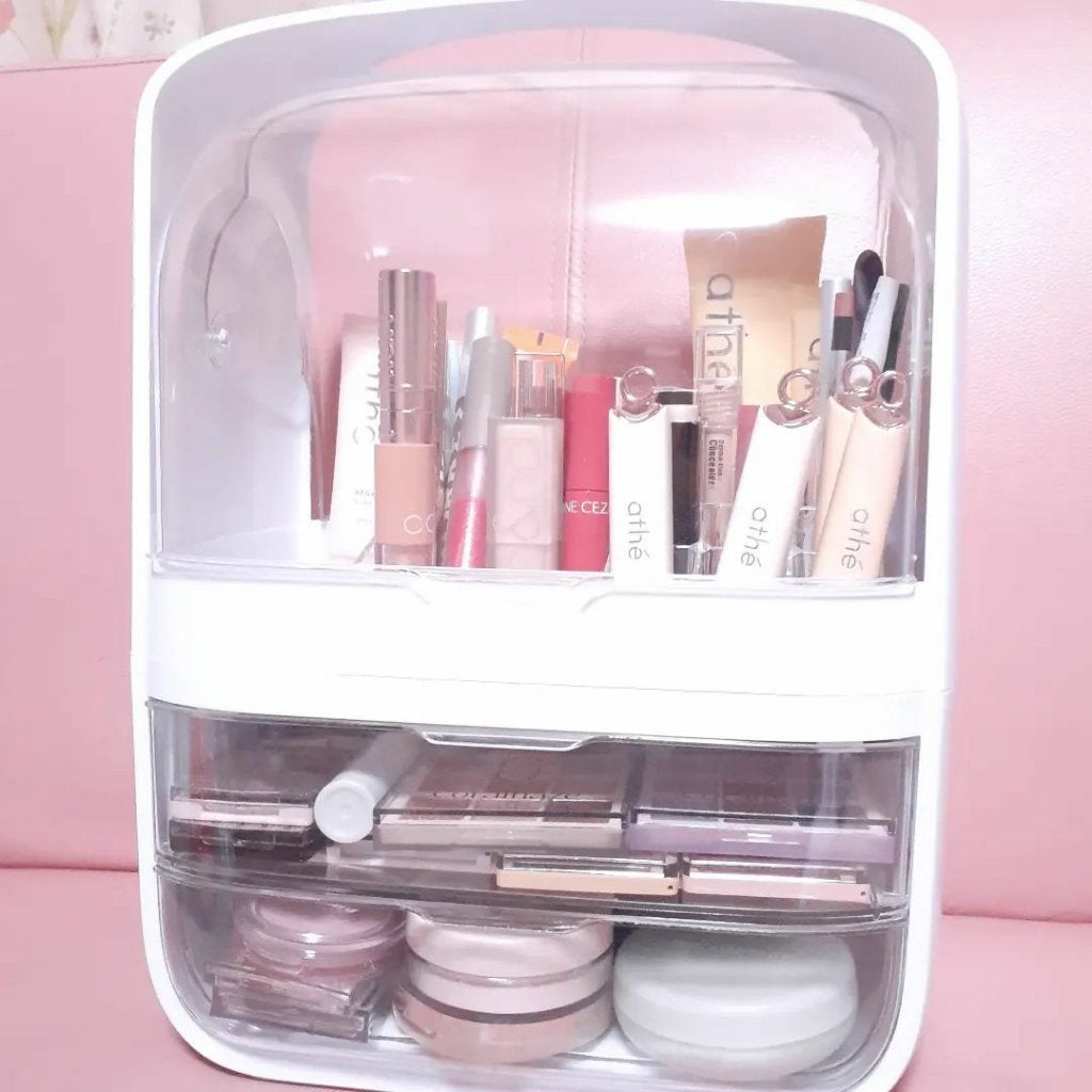 usagi on LIPS 「NEWコスメ収納ボックス。一番下の引き出しにはファンデやチーク..」(1枚目)