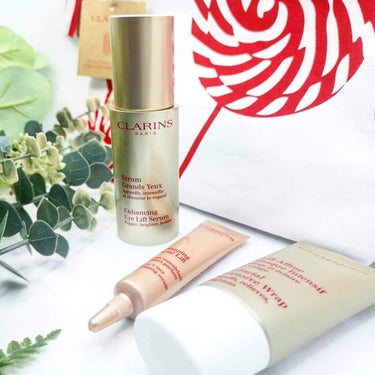 CLARINS V コントア シリーズ ホリデーキット (EEL)のクチコミ「大好きなグランアイセラムと他の人気すきんけあをお得に試せるクリスマスコフレ！
クラランスのクリ.....」（2枚目）