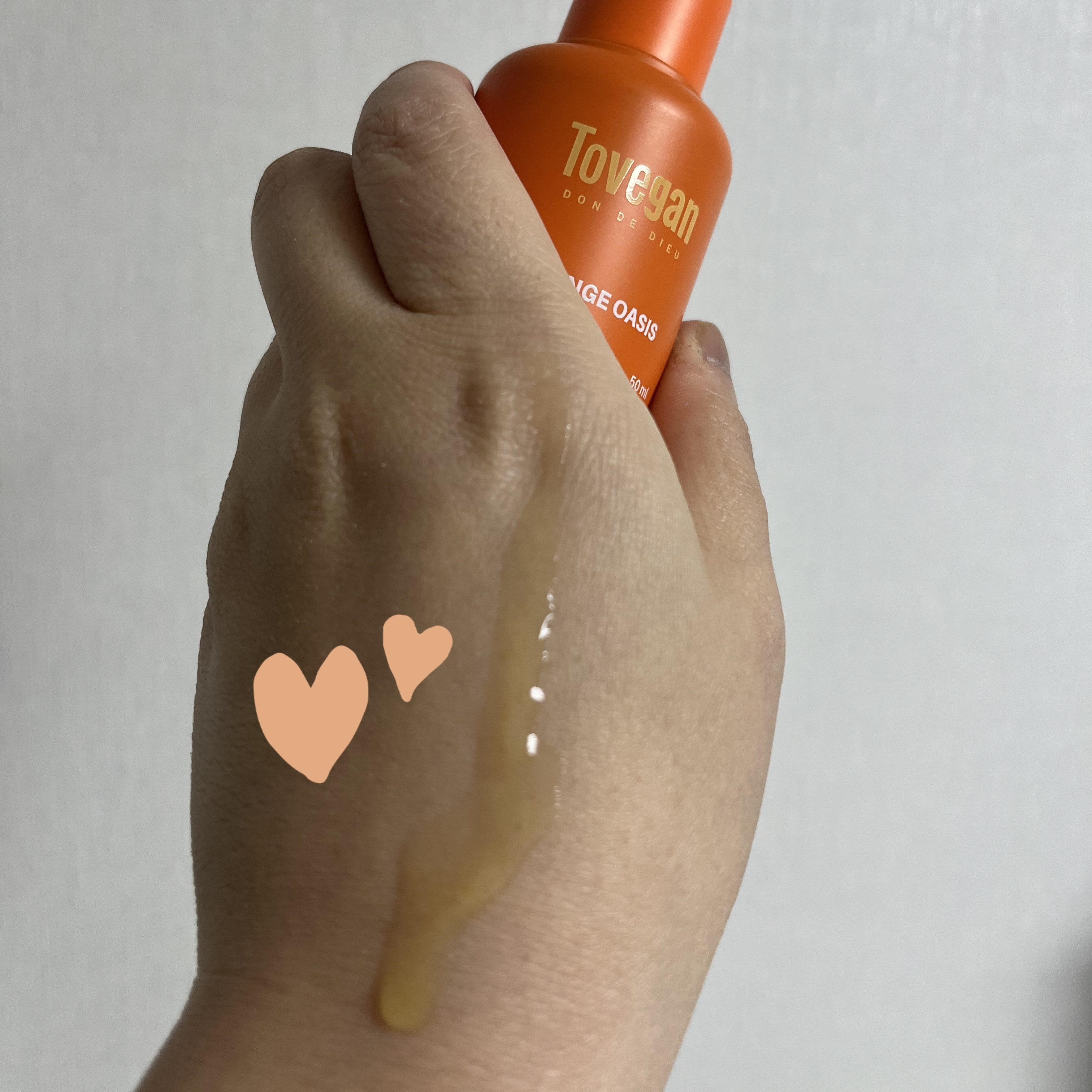 Toveganさんからいただきました！(❤️)

Toveganさんのオレンジセラム！
ビタミンCの商品ですが、刺激やオイリー感の心配がなくて、とても良かったです！✨

リピートしたいです🥰

オレンジ水とナイアシンアミドが配合されていて