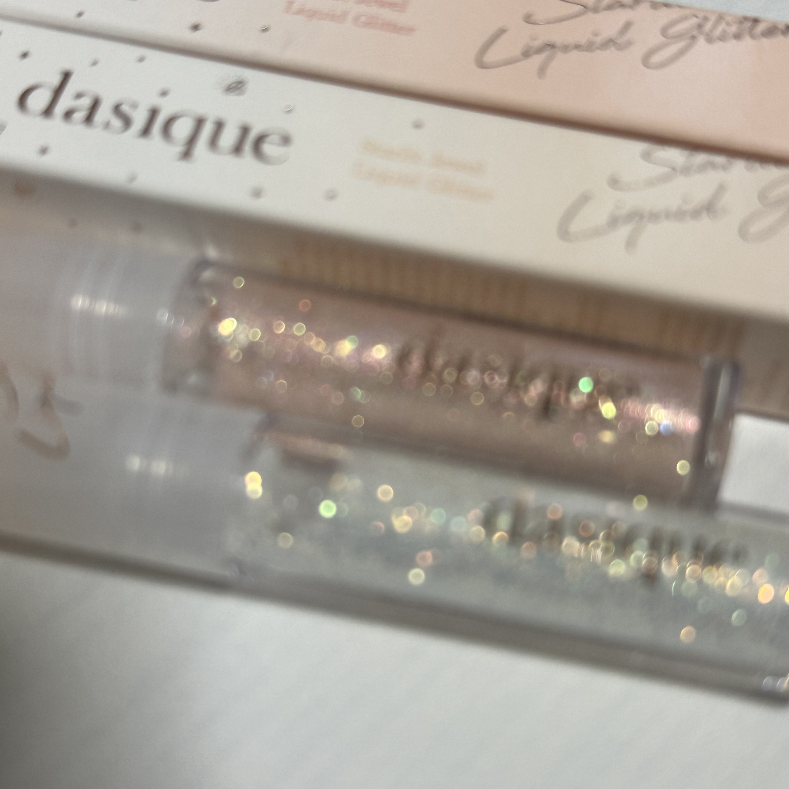 スターリットジュエルリキッドグリッター 01 フローズンゴールド/dasique/グリッターを使ったクチコミ（2枚目）