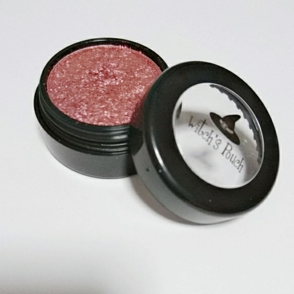 セルフィーフィックスピグメント 06 エレガントチェリー/Witch's Pouch/単色アイシャドウを使ったクチコミ（2枚目）