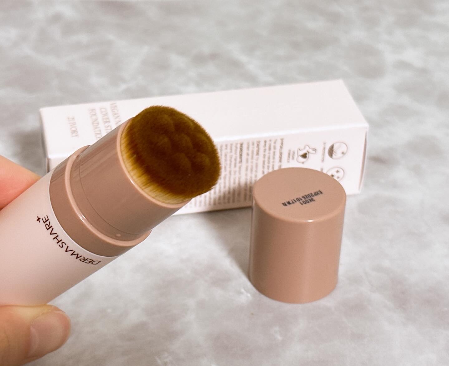 ヴィーガンナチュラルカバースティックファンデーション/DERMASHARE/その他ファンデーションを使ったクチコミ（3枚目）