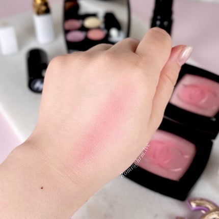 CHANEL ファンテジー ドゥ シャネルのクチコミ「CHANEL #ファンテジードゥシャネル
色はシアーなピーチカラーにラメがたくさん入ってて、.....」(2枚目)