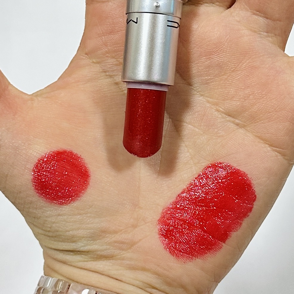 ラスターガラス リップスティック コックニー(※既存色リニューアル)/M・A・C/口紅を使ったクチコミ（2枚目）