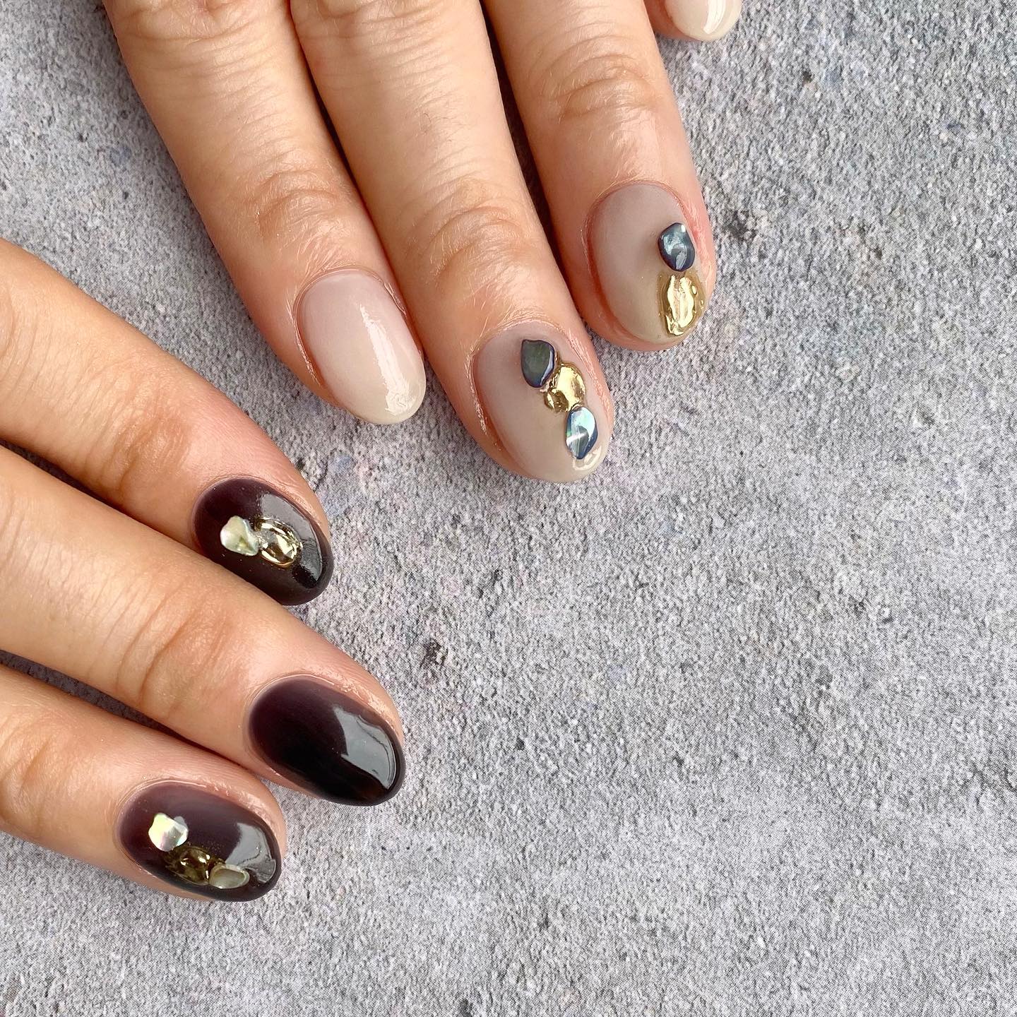 #ジェルネイル,#ミラーネイル,#クリアネイル,#シェルネイル,#アシンメトリーネイル,#ミラーネイル,#アレルギーレスネイル,#トレンドネイル,#ジェリーネイル,#ストーンネイル,#春ネイル,#夏ネイル,#パールネイル,#女子ネイル,#上品ネイルのネイルデザイン