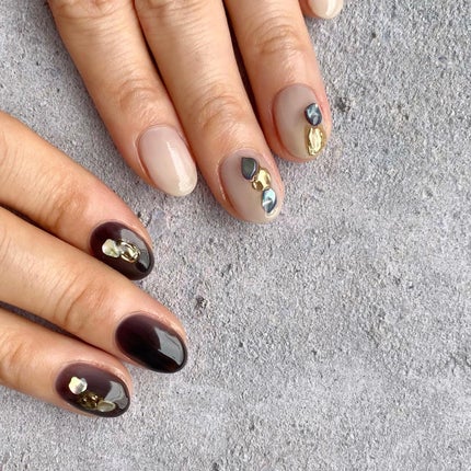 #ジェルネイル,#ミラーネイル,#クリアネイル,#シェルネイル,#アシンメトリーネイル,#ミラーネイル,#アレルギーレスネイル,#トレンドネイル,#ジェリーネイル,#ストーンネイル,#春ネイル,#夏ネイル,#パールネイル,#女子ネイル,#上品ネイルのネイルデザイン