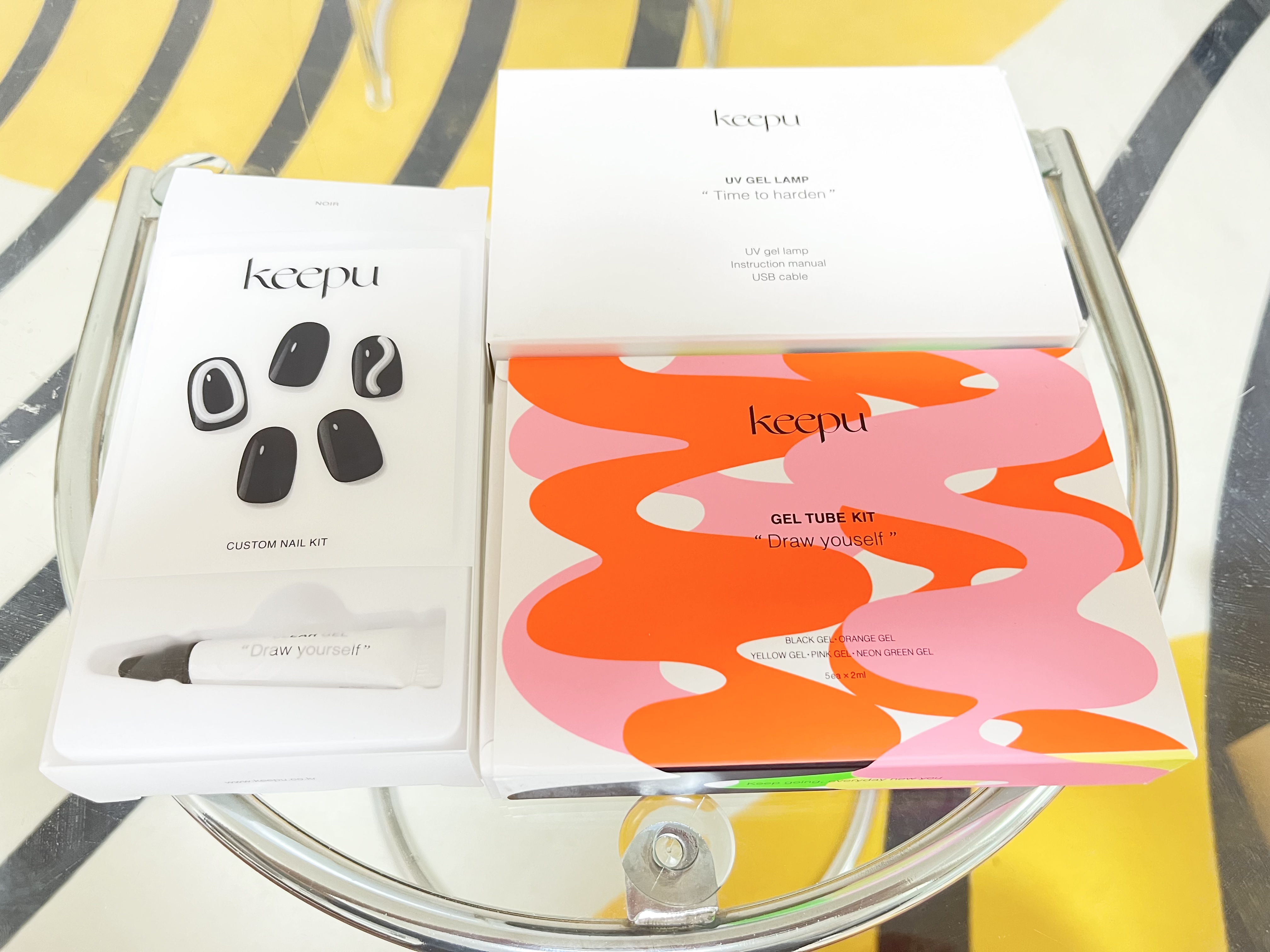 KEEPU カスタムジェルチューブビビッド5色セット

チューブで自由にカスタムできるキープユー。
今回5色入りのチューブを試してみました🎨

色はかなりのビビットカラー！
ポップな感じ、neoな感じ？が好きな方にはぴったりかも✌️


