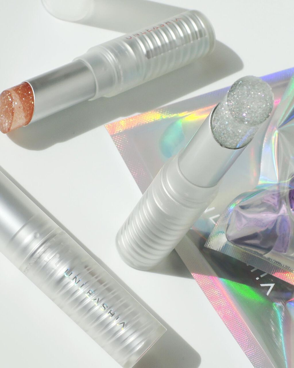 グリッタリーウェブリップバーム/unleashia/リップケアを使ったクチコミ（2枚目）