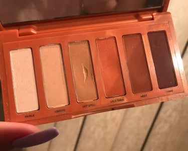 アーバンディケイ URBAN DECAY NAKED petite HEATのクチコミ「NAKEDパレットのミニ版です

6色で充分使えて使いやすいです
発色も良くて綺麗なオレンジ色.....」（2枚目）