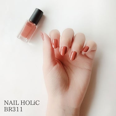 単色ベタ塗りだけでおしゃれになる🍁

■NAIL HOLiC
 BR311 🧱こなれテラコッタ🧱
 ¥300
💰ゴールドのアクセサリーとよく合う色味です

〈よかったところ〉
・一度塗りだけでもしっかり発色する
・サラサラしてるのにムラにならない
・速乾でパキッと綺麗に乾く
・匂いが少ない気がする🤔(私の鼻が死んでるだけかもしれん)

〈残念なところ〉
・筆が細すぎて塗りにくい

＃ネイルホリック ＃NAIL_HOLiC  ＃BR311
＃br311 ＃セルフネイル  ＃テラコッタネイル





の画像 その0