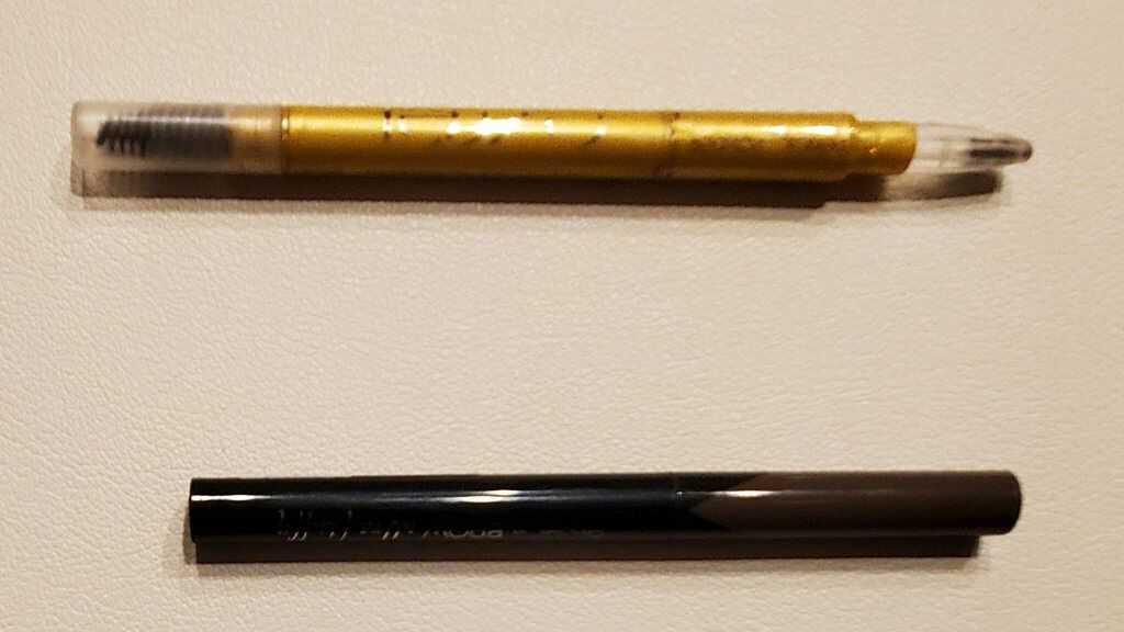 【旧品】ファッションブロウ パウダーインペンシル BR-1 自然な濃茶色/MAYBELLINE NEW YORK/パウダーアイブロウを使ったクチコミ（1枚目）