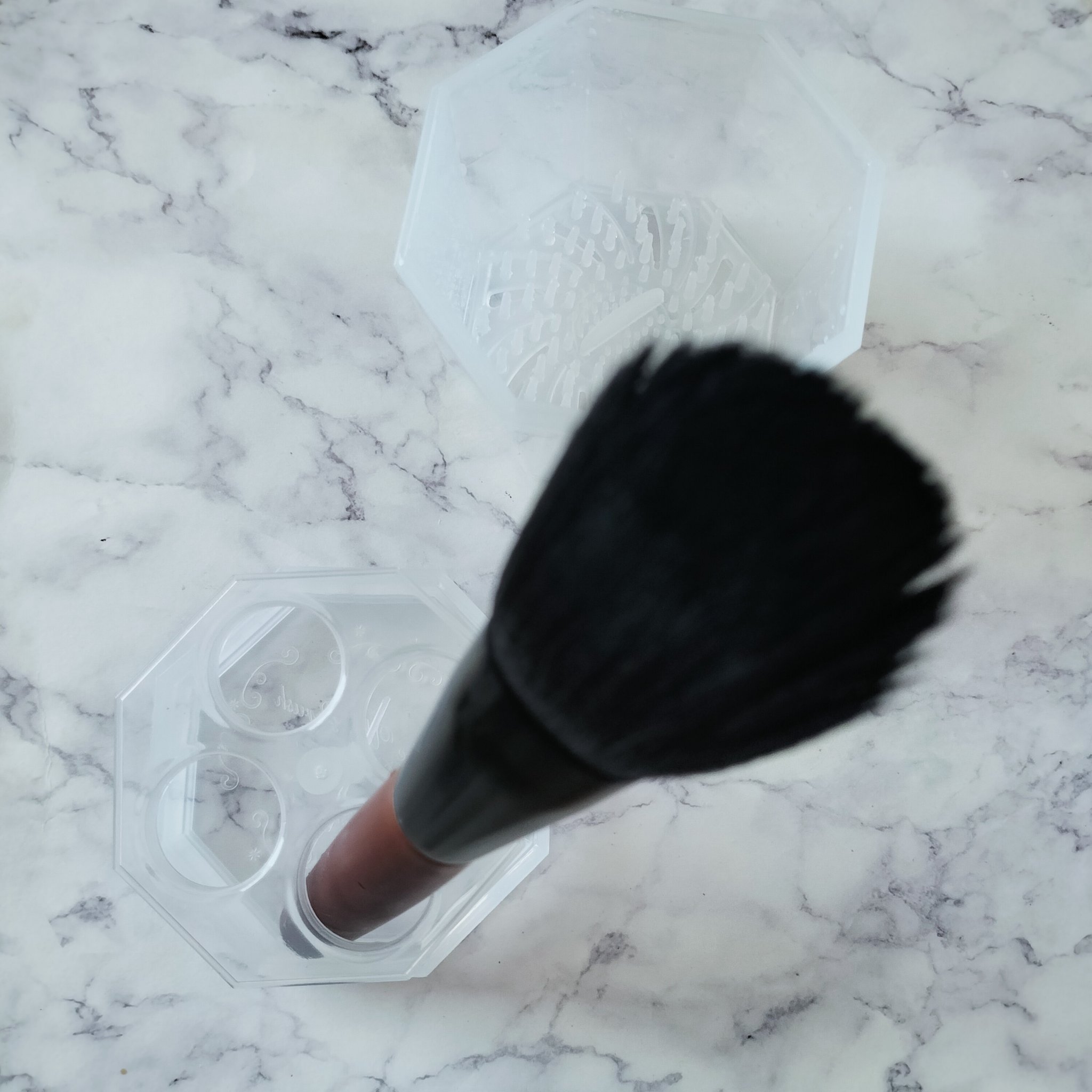 メイクブラシクリーナー/DAISO/その他化粧小物を使ったクチコミ（3枚目）