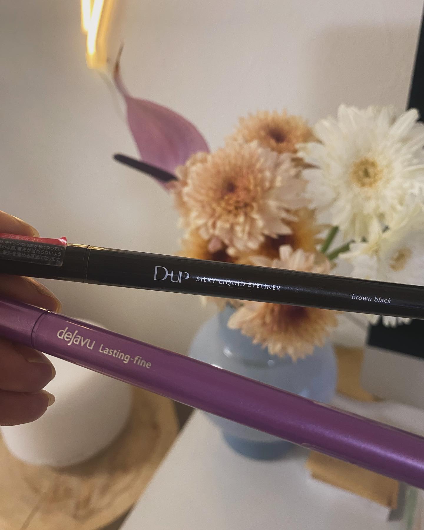 🪄👀

愛用中。
Dupはグレーも使ってる🩶🐭

#dup
#アイライナー
#リキッドアイライナー
#アイメイク
#アイライン
#花のある暮らし