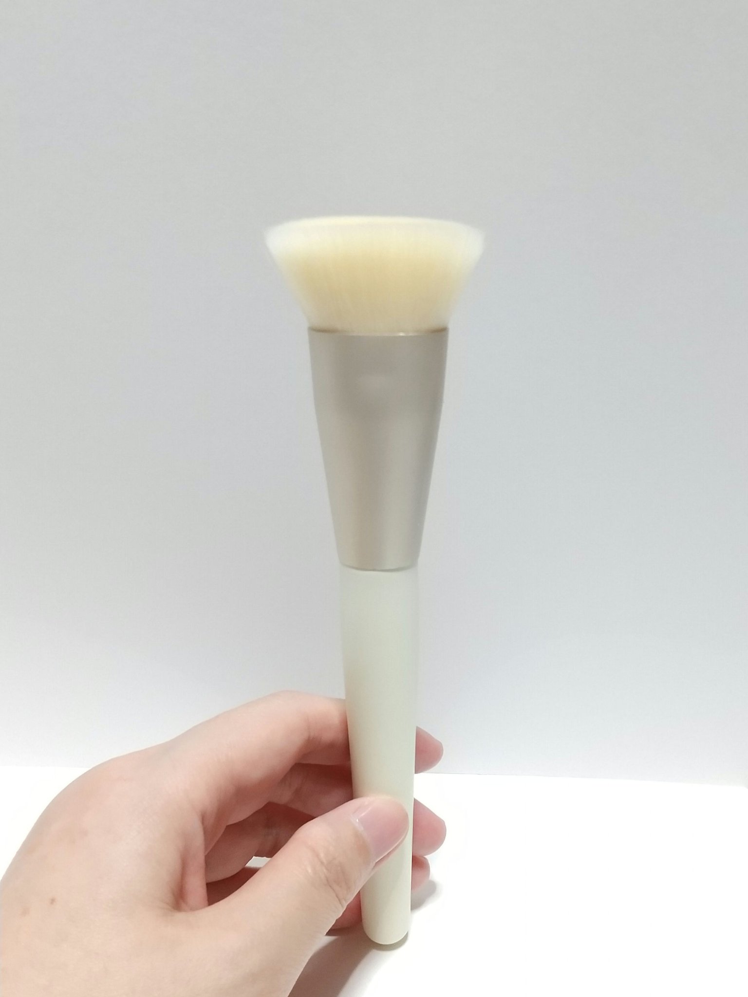 IDATE アイデイト フィットファンデーションブラシのクチコミ「⭐️⭐️⭐️☆☆
300円でファンデーションブラシ😆

IDATE
フィットファンデーションブ.....」（2枚目）