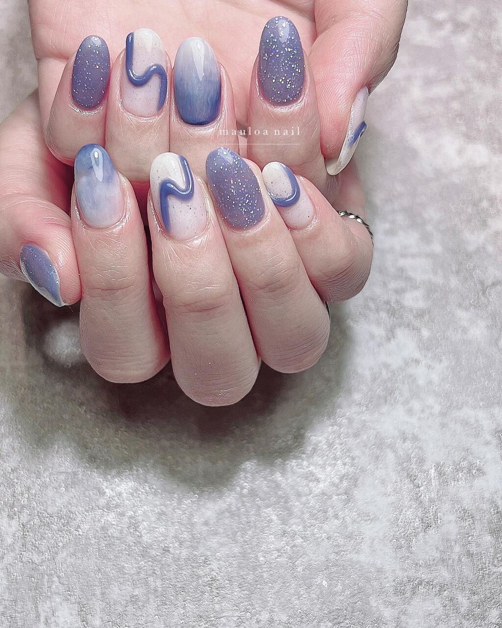 mauloa_nail on LIPS 「・ うねうねニュアンス✊🏻🤍・ネイルやり方動画fantistに..」(1枚目)