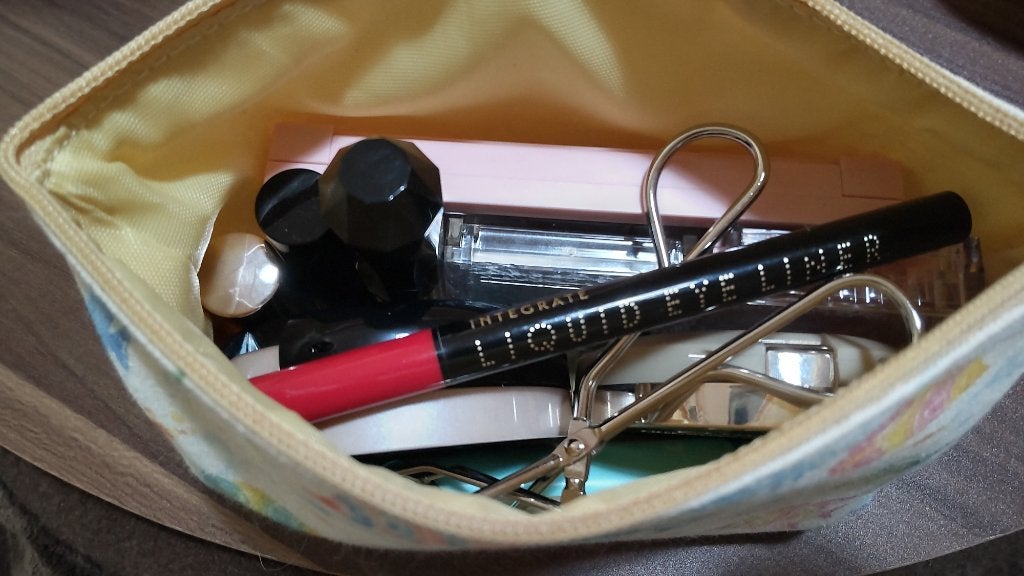 神丹穂 on LIPS 「こんにちは。メイクポーチの中身を紹介します。✼••┈┈••✼•..」(1枚目)