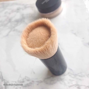 bareMinerals ビューティフル フィニッシュ ブラシのクチコミ「bareMinerals ベアミネラル 
ビューティフル フィニッシュ ブラシ

スカート型で.....」（2枚目）