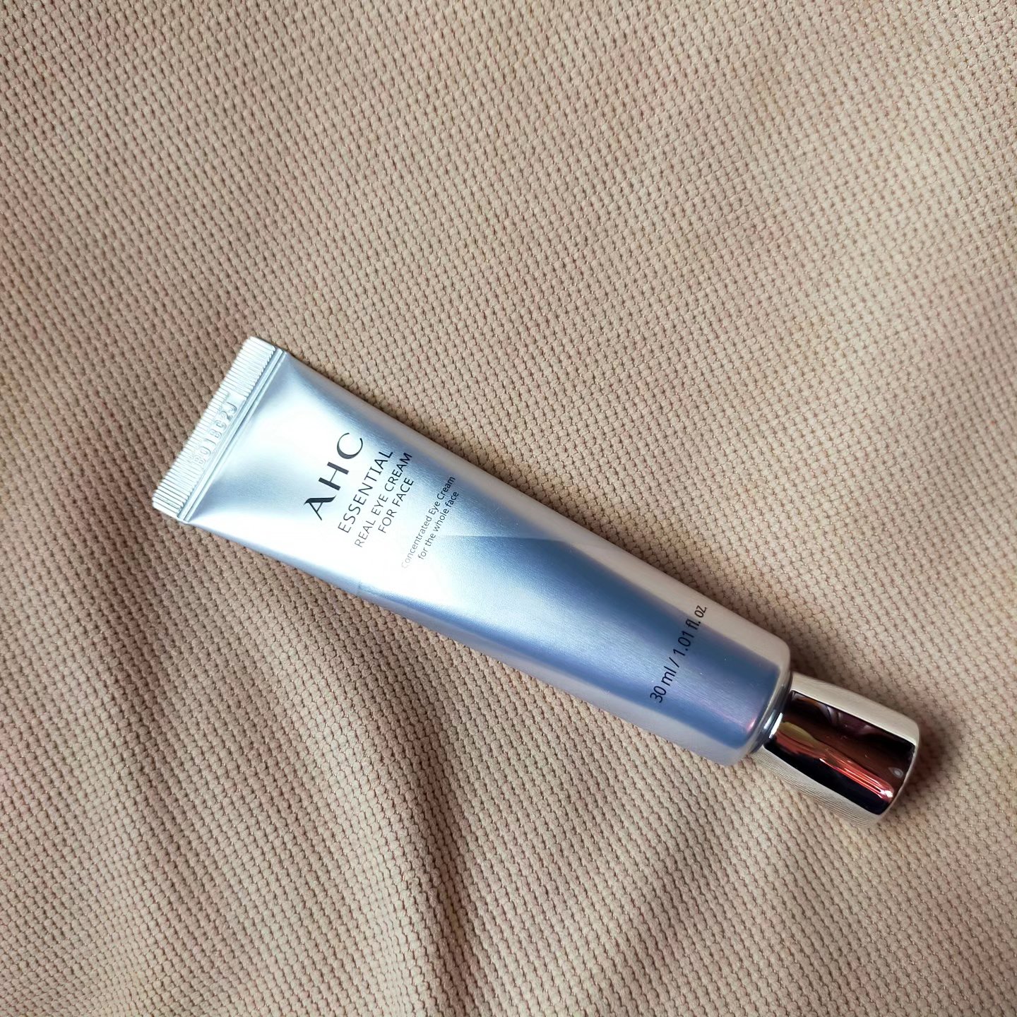 エッセンシャル リアル アイクリーム フォーフェイス/AHC/アイケア・アイクリームを使ったクチコミ（1枚目）