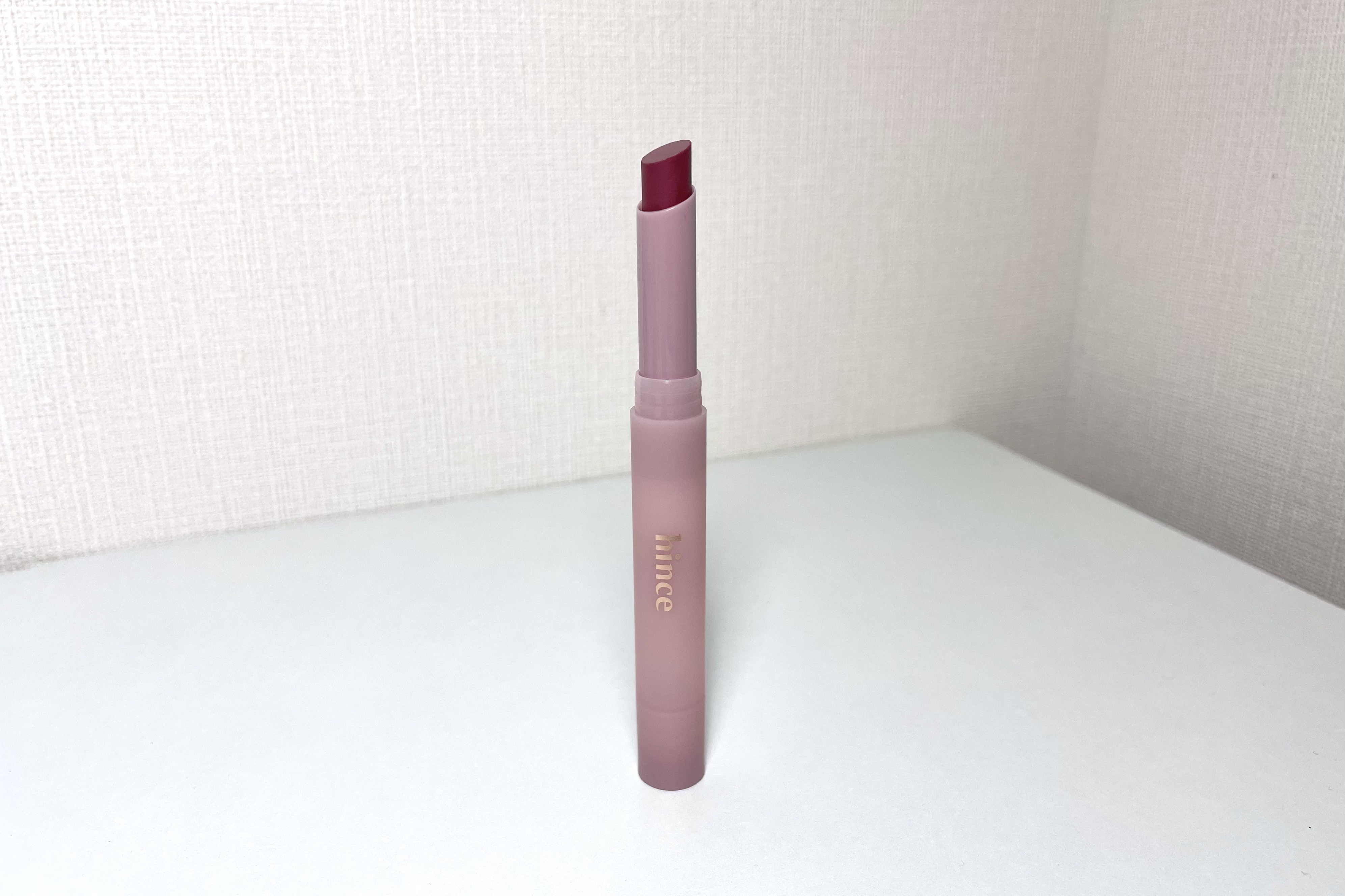 スリムスティックメルティングマット SM005 アンリファインド/hince/口紅を使ったクチコミ（2枚目）
