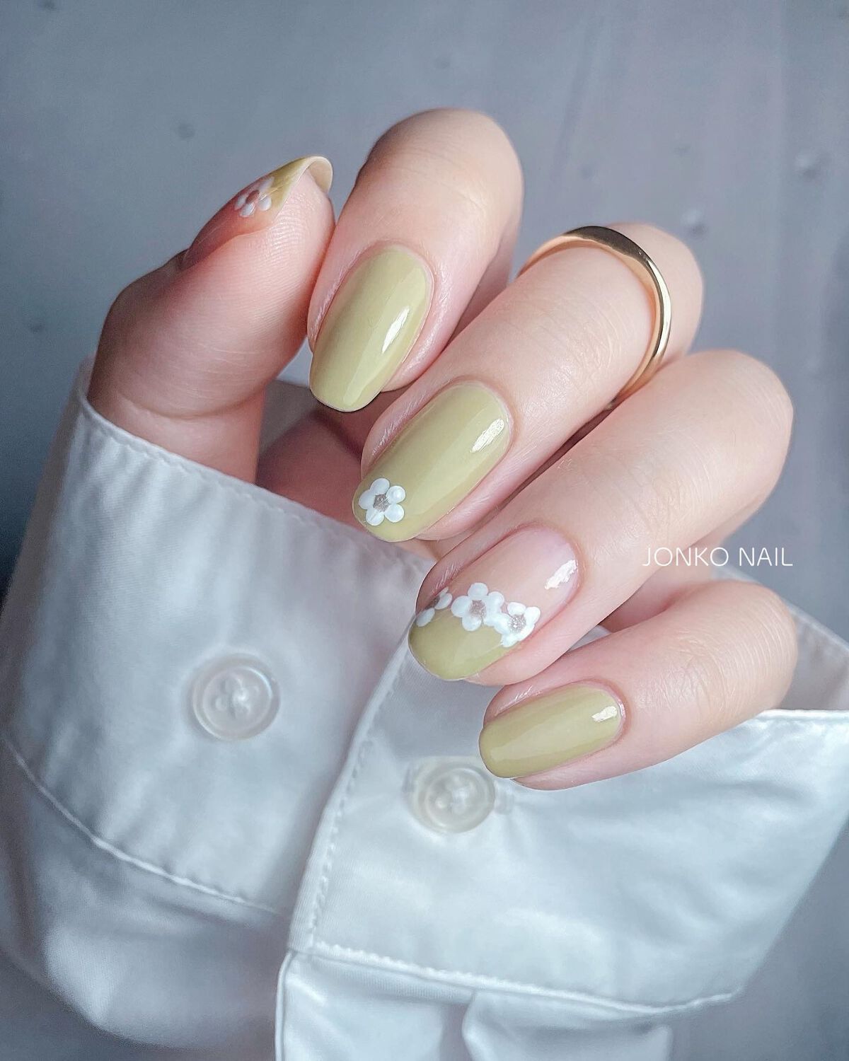 じょんこ┊︎マニキュアでセルフネイル on LIPS 「◽︎iLLO@illo_makeJoyHissNoiseJo..」(2枚目)