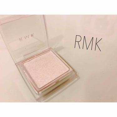 

 RMK グロージェル
 01 ピンク <数量限定>

 友人が誕生日にプレゼントしてくれました！
 またまた数量限定なのに(TT)

 一見ただの白いハイライトに見えますが
 手に取ってみるとピン