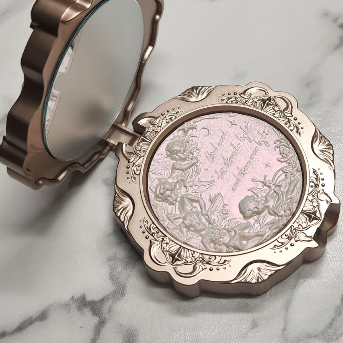 リトルエンジェル ハイライター グロウ オブ ラブ（愛の光）/FlowerKnows/パウダーハイライトを使ったクチコミ（3枚目）