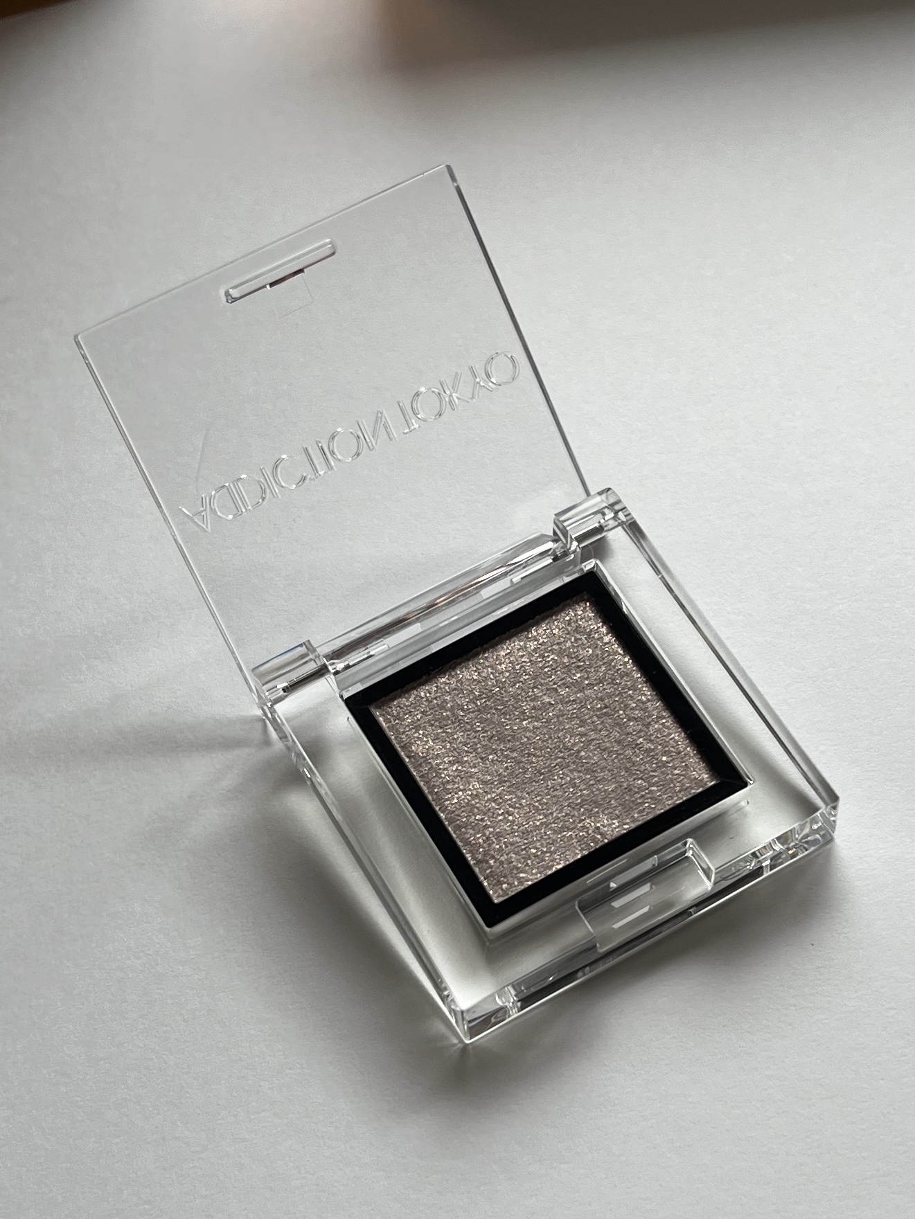  アディクション　ザ アイシャドウ プリズム 002PR　Dance in the Air/ADDICTION/単色アイシャドウを使ったクチコミ（3枚目）