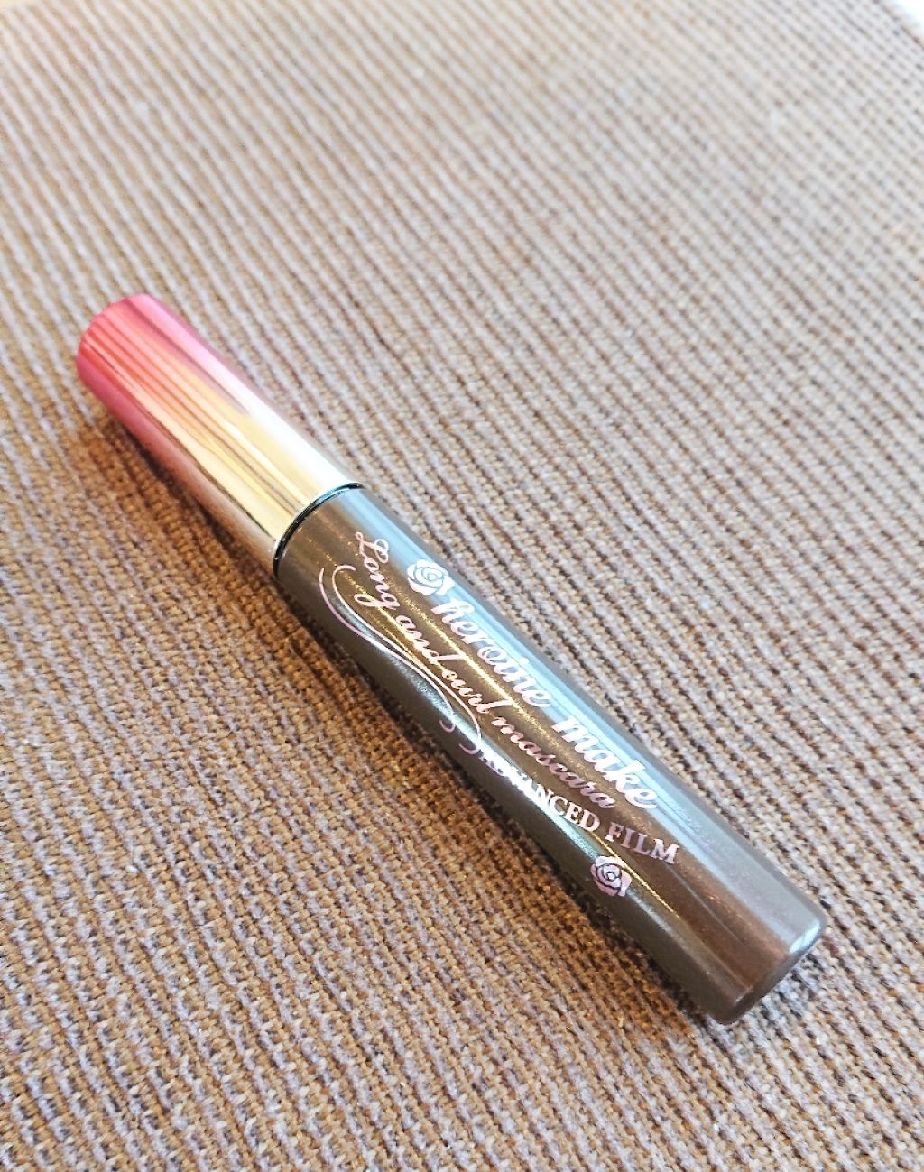 ヒロインメイク 
ロング&カールマスカラアトバンスドフィルム 02ブラウン
1200yen

最近のお気に入りコスメ♥️
マスカラはブラックに限る(目が小さいから)
と思っていた私ですが、
なんだかブラウンが気になって気になって…
はじめて