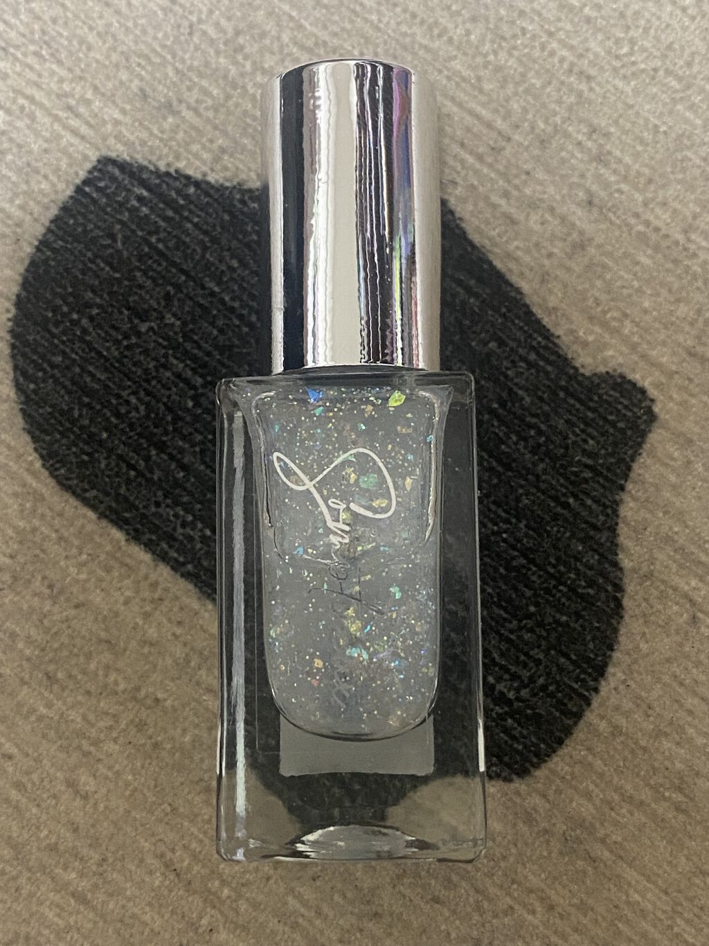 DAISO
Somptueux
ソンプチュー
ネイルポリッシュ55

店頭でラスト1本になってて
可愛いかったので購入しました❤️


ラメが上品でめっちゃ可愛いです！
ギラつく感じではないので
使いやすいラメ感だと思います😊


持って