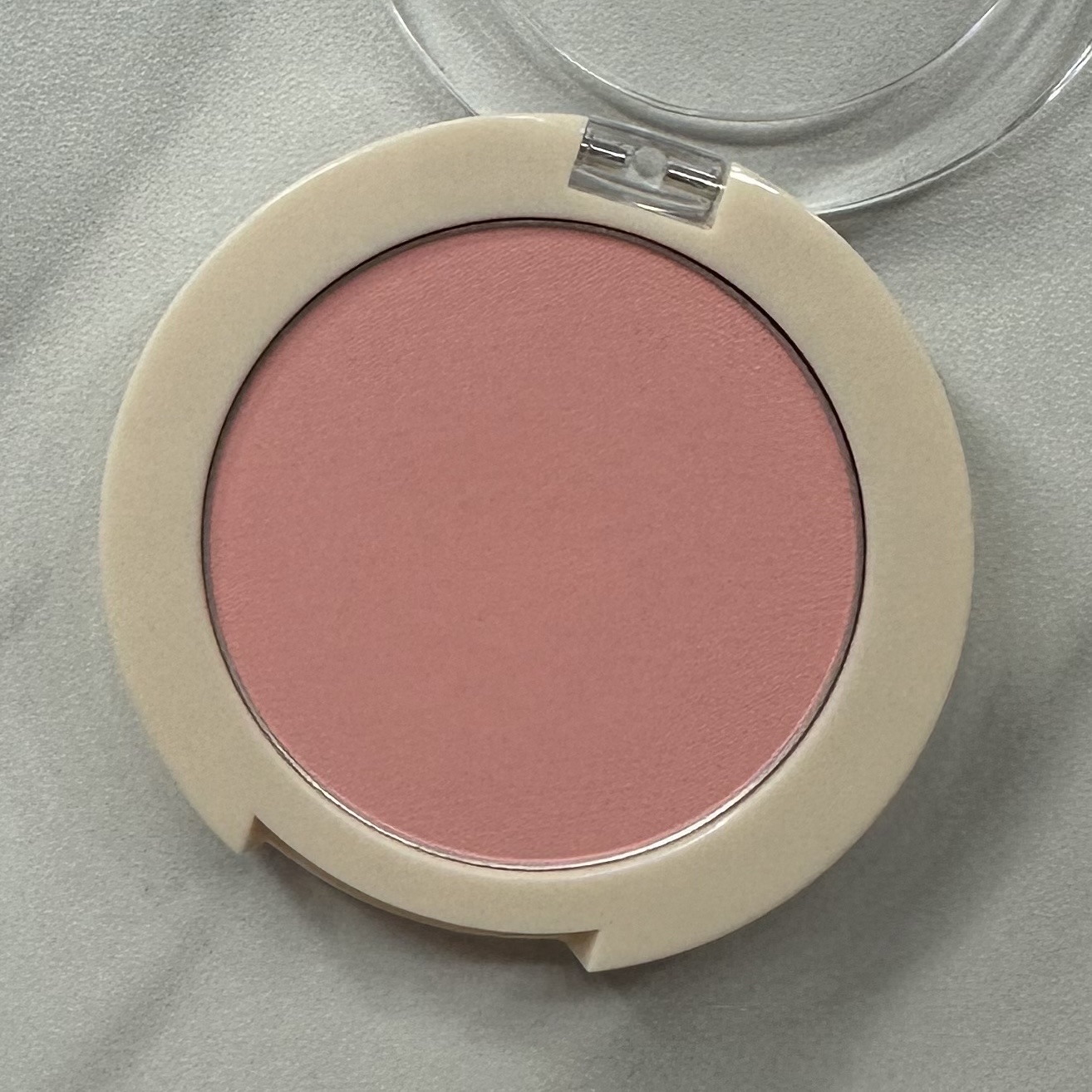 フォレンコス フルーアブラッシャーパフ付きのクチコミ「フォレンコス
フルーアブラッシャーパフ付き
#02 ピンクガーデン

腕の写真は
上が 指で塗.....」（2枚目）