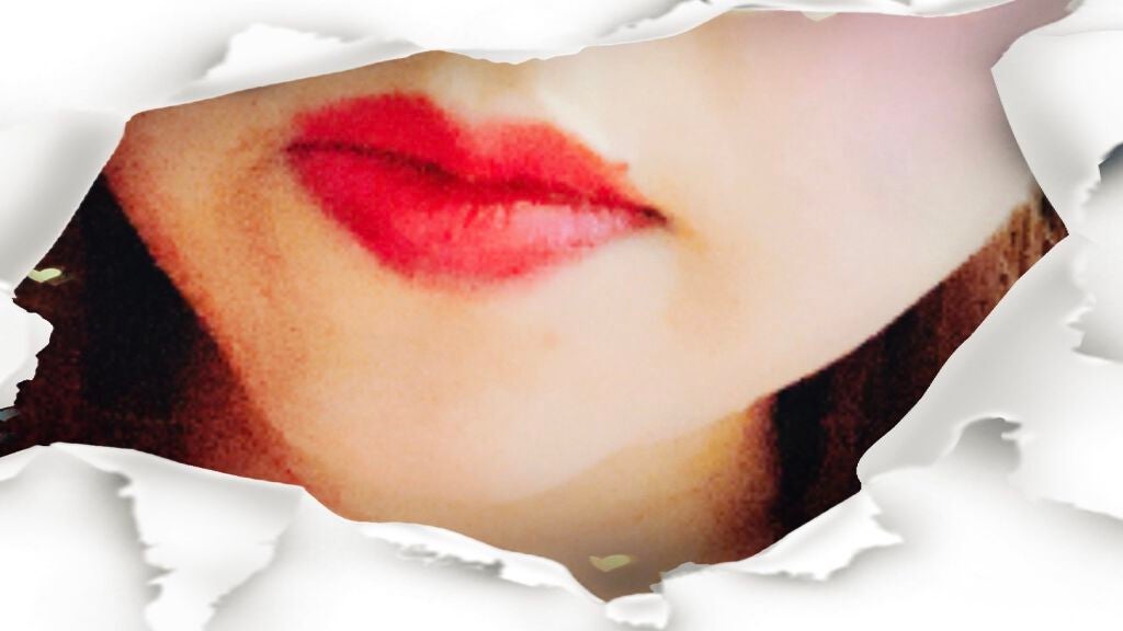 リサ・ラーソン♡クッションファンデマニア on LIPS 「皆さまこんにちはヽ(^0^)ノ↑↑↑画像に、いつも写り込む?私..」(2枚目)