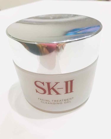 SK-II フェイシャルトリートメントクレンジングジェル
ジェル系のクレンジング力は期待していなかったけどコレは濃いめのメイクでもしっかり落ちます。
洗い流した後も潤ってて肌がもっちり。
くすみも肌のざ