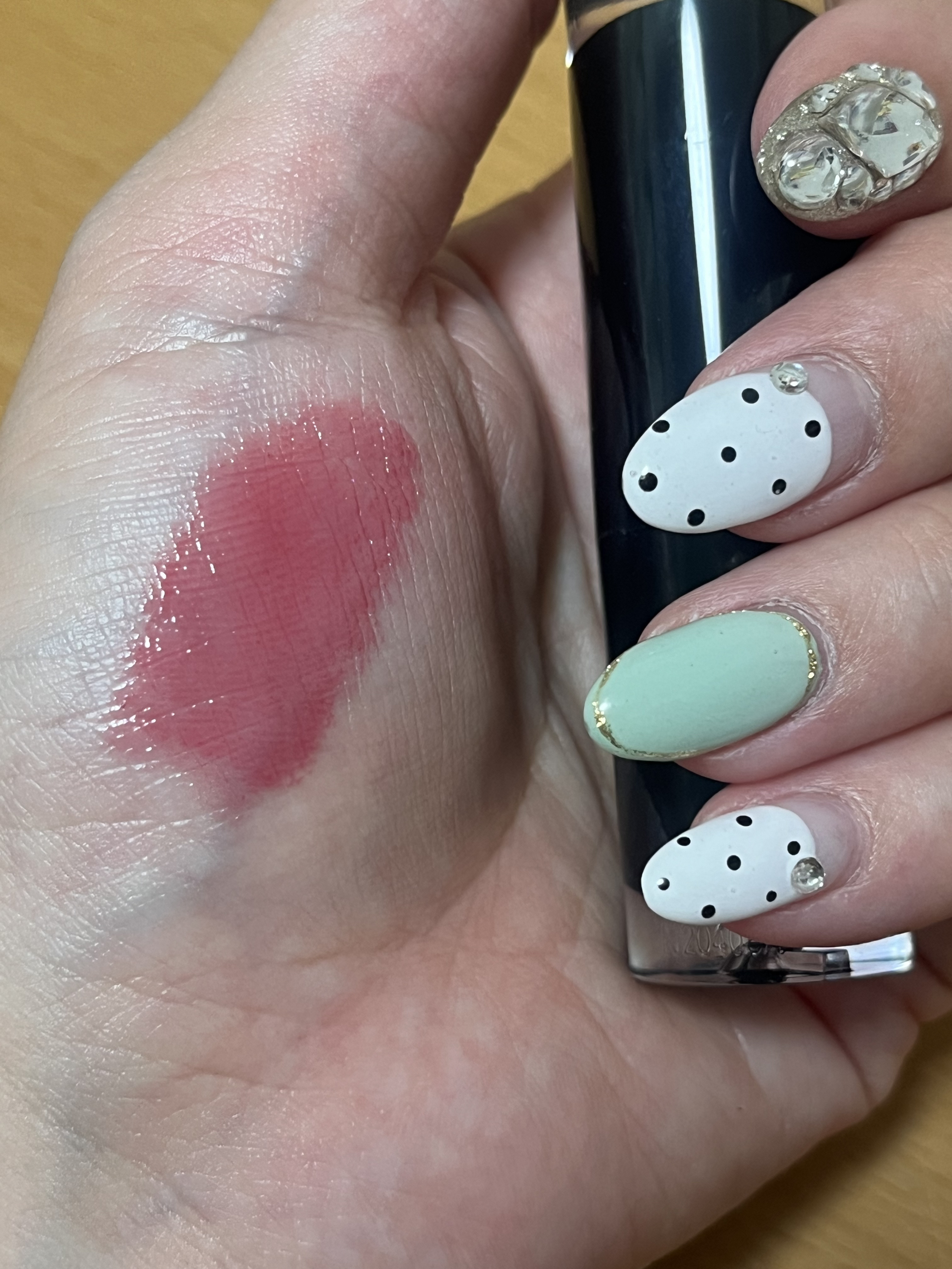 レブロン スーパー ラストラス グラス シャイン リップスティック 003 グロスト アップ ローズ/REVLON/口紅を使ったクチコミ（3枚目）