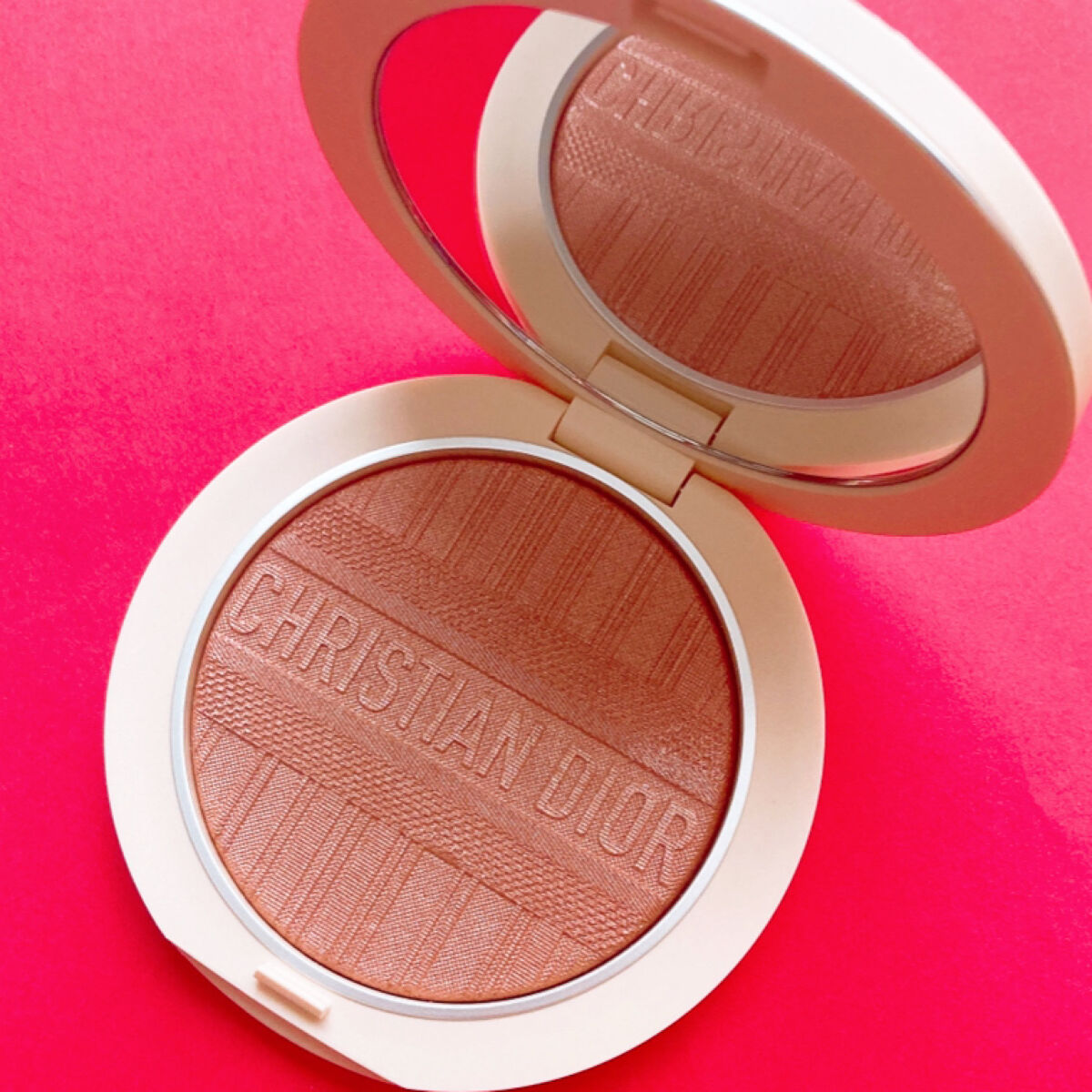 ディオールスキン フォーエヴァー クチュール ルミナイザー 002 ピンク リビエラ〈ディオリビエラ エディション〉/Dior/プレストパウダーを使ったクチコミ（3枚目）