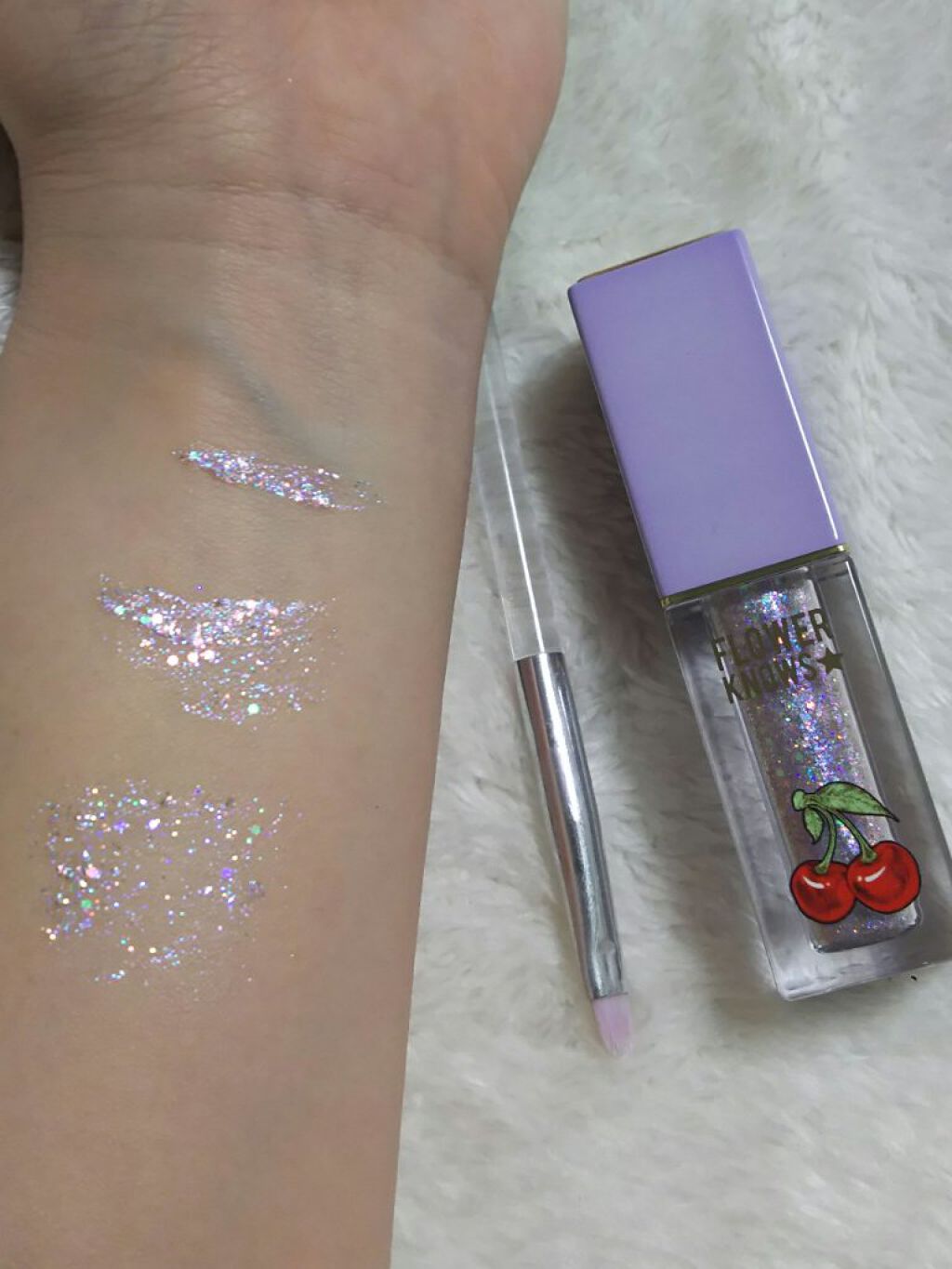 Cherry Love グリッター リキッドアイシャドウ P03 Galaxy Encounter/FlowerKnows/グリッターを使ったクチコミ（2枚目）