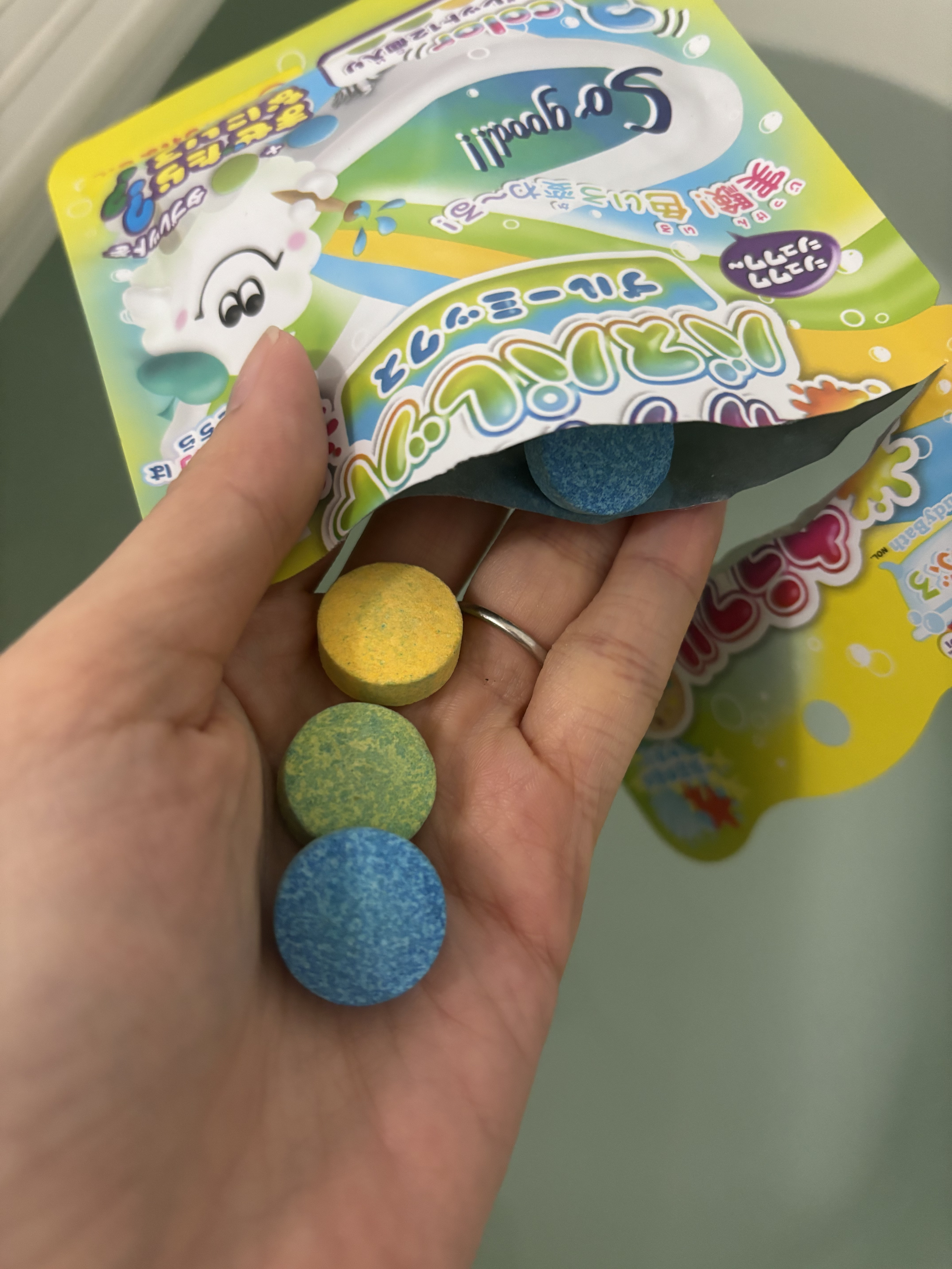 カラフル バスパレット  ブルーミックス/まなぶろ/炭酸系入浴剤を使ったクチコミ（3枚目）