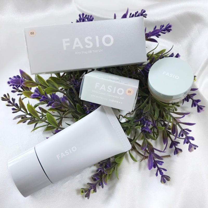 日やけ止め・化粧下地・ファンデーションの効果が
1本になったBBティント
ファシオのエアリーステイ BB ティント UV

SPF50+・PA++++で
全3色なので、肌色に合わせられて嬉しい♪
軽やかで伸びがいいので、
軽いタッチで全顔に