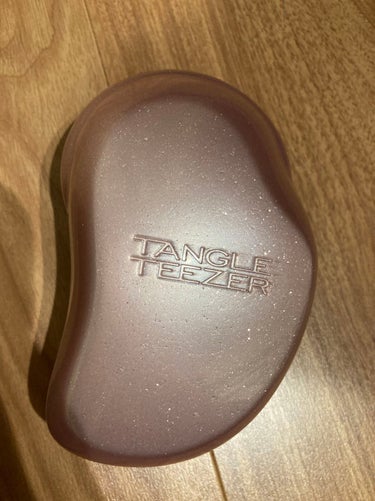 TANGLE TEEZER ザ・オリジナル ノーマル　シャンパンロゼ


つるっつるにはならないけどさらっさらにしてくれる！

コンパクトで持ち運びに◎
色も可愛すぎる！💗

△蓋がついてないから、棒が