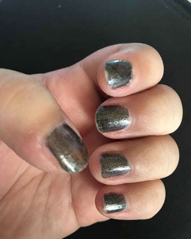 ルイボス ☆ぼちぼちペースで低浮上中☆ on LIPS 「dodosalonnailクロシルバーのラメが入ったクロいネイ..」（2枚目）